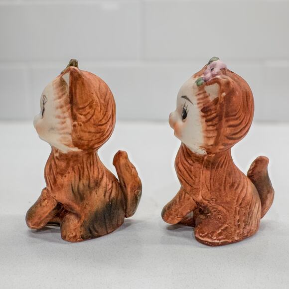 1950's Adorable Porcelain Bisque Pretty Kitties Decor Salt and Pepper Shaker Set - Picture 3 of 8